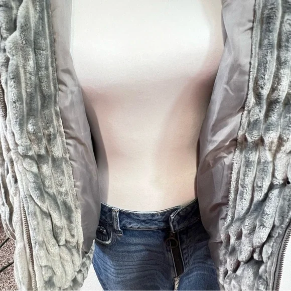 American Eagle Women’s Small Gray Soft Ribbed Textured Puffer Coat Jacket New - Picture 11 of 16